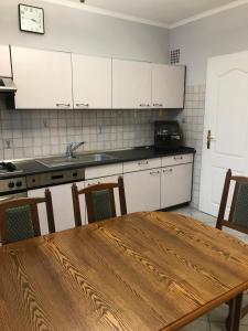 Kuchyň nebo kuchyňský kout v ubytování Gábor Pál 1 Apartman 2 szoba