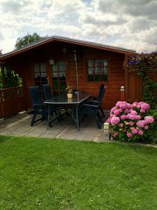 a patio with a table and chairs in front of a house at Ferienwohnung Beselin in Beselin