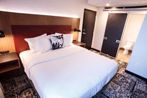 Postel nebo postele na pokoji v ubytování Hotel Rock Lititz