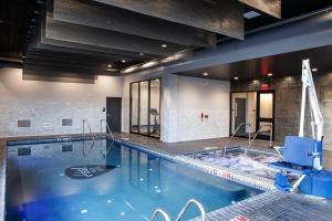 a pool in a hotel room with a swimming pool at Hotel Rock Lititz in Lititz