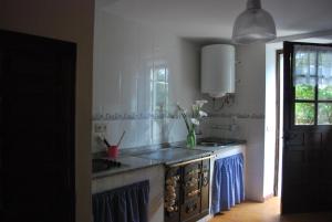 a kitchen with a sink and a counter top at La Casina de Mon in Quintana de Llanes