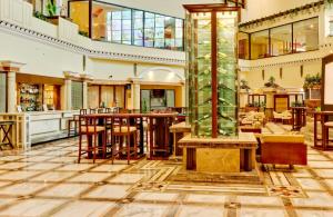 Restaurace v ubytování The Suryaa New Delhi