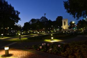 a park at night with a monument and lights at Super Ubicacion in Guatemala