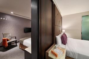 Giường trong phòng chung tại Muzik Hotel - Ximen Station Branch +81 ảnh