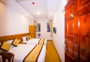 Katil atau katil-katil dalam bilik di Hồng Tùng Hotel