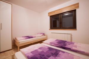 Postel nebo postele na pokoji v ubytování Vila Plamenac