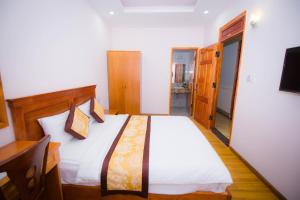 Katil atau katil-katil dalam bilik di Hồng Tùng Hotel