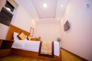 Katil atau katil-katil dalam bilik di Hồng Tùng Hotel