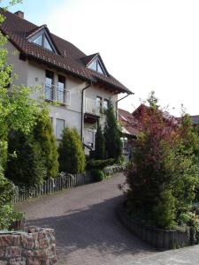 a large white house with a pathway in front of it at Ferienwohnung Rehgarten in Momlingen