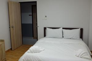 Postel nebo postele na pokoji v ubytování WJ Residence at Suvarnaphumi