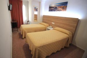 Postel nebo postele na pokoji v ubytování Hostal Pensimar