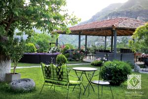 Pemandangan gunung umum atau pemandangan gunung yang diambil dari hotel
