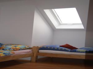 Ein Etagenbett oder Etagenbetten in einem Zimmer der Unterkunft Uns Hus