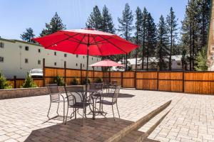 Gallery image of Econo Lodge Inn & Suites Heavenly Village Area in South Lake Tahoe