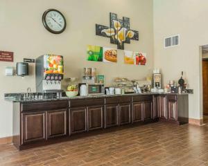 Imagen de la galería de Quality Inn & Suites near Coliseum and Hwy 231 North, en Montgomery