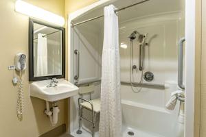 Vonios kambarys apgyvendinimo įstaigoje Comfort Inn and Suites - Tuscumbia/Muscle Shoals