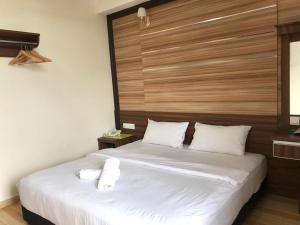 Postel nebo postele na pokoji v ubytování Haji Saudi Hotel