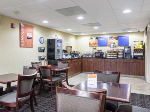 Restoranas ar kita vieta pavalgyti apgyvendinimo įstaigoje Comfort Inn Decatur Priceville