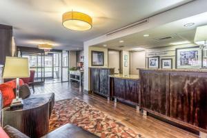 a lobby with a bar in a hotel at Clarion Pointe Huntsville Research Park in Huntsville