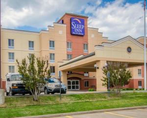 a exterior view of a sleep inn with a car parked in front at Sleep Inn & Suites Springdale West in Springdale