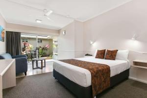 Postel nebo postele na pokoji v ubytování Comfort Inn Cairns City