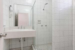 Koupelna v ubytování Comfort Inn Cairns City