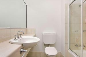 Koupelna v ubytování Comfort Inn Cairns City