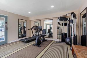 a gym with treadmills elliptical machines and mirrors at Quality Inn Pinetop Lakeside in Pinetop-Lakeside