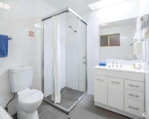 Ein Badezimmer in der Unterkunft Comfort Inn Bay of Isles