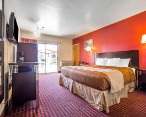 A bed or beds in a room at Rodeway Inn at Lake Powell