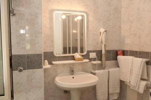 Koupelna v ubytování Hotel Venere + 37 fotografií