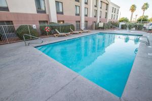 Piscina a Comfort Inn I-10 West at 51st Ave o a prop