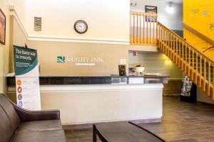 a waiting room with a counter and a clock on the wall at Quality Inn Wickenburg in Wickenburg