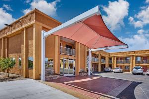 a building with a large umbrella in front of it at Quality Inn Parker in Parker