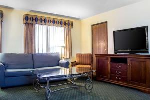 a living room with a couch and a tv at Quality Inn Wickenburg in Wickenburg