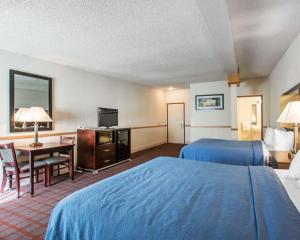 Ένα ή περισσότερα κρεβάτια σε δωμάτιο στο Quality Inn near Mammoth Mountain Ski Resort