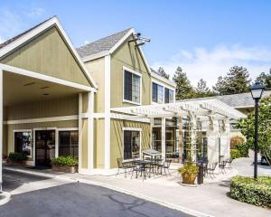 a building with tables and chairs outside of it at Quality Inn Petaluma in Petaluma