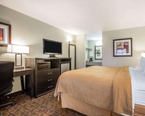 Krevet ili kreveti u jedinici u objektu Quality Inn & Suites Woodland - Sacramento Airport