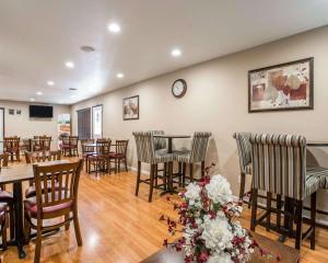 Гостиная зона в Quality Inn & Suites Woodland - Sacramento Airport +22 фотографии