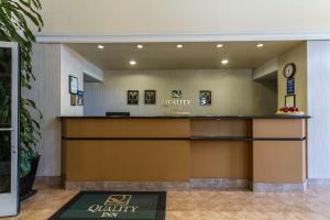 The lobby or reception area at Quality Inn San Jose Airport - Silicon Valley