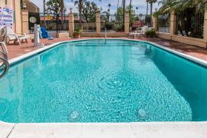 a swimming pool with blue water in a resort at Econo Lodge Inn & Suites Riverside - Corona in Riverside