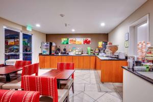 Restavracija oz. druge možnosti za prehrano v nastanitvi Quality Inn near Six Flags Discovery Kingdom-Napa Valley