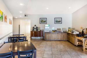 a restaurant with a table and chairs and a counter at Quality Inn Fallbrook in Fallbrook