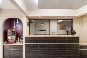 The lobby or reception area at Quality Inn & Suites Capitola By the Sea