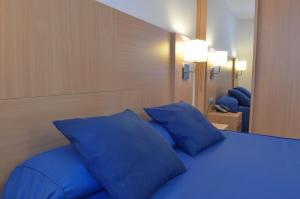 Postel nebo postele na pokoji v ubytování Hotel del Port