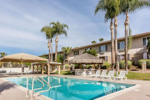 Πισίνα στο ή κοντά στο Econo Lodge Lake Elsinore Casino