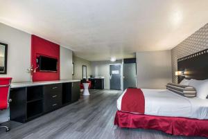 a large hotel room with a bed and a television at Tilt Hotel Universal-Hollywood, Ascend Hotel Collection in Los Angeles