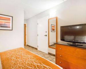a hotel room with a television and a bed at Comfort Inn Edmundston in Edmundston