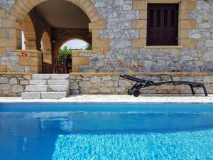 Бассейн в Rathimata Villas или поблизости