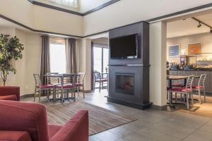 A television and/or entertainment centre at Comfort Inn Sept-Iles